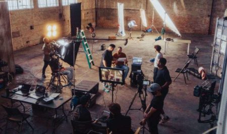 ¿Qué es una producción cinematográfica y cuáles son sus etapas?